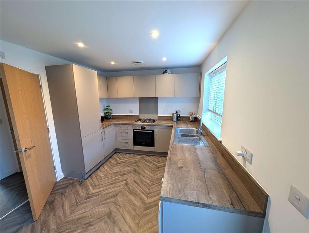 Property photo 2 of 12 Kitchen