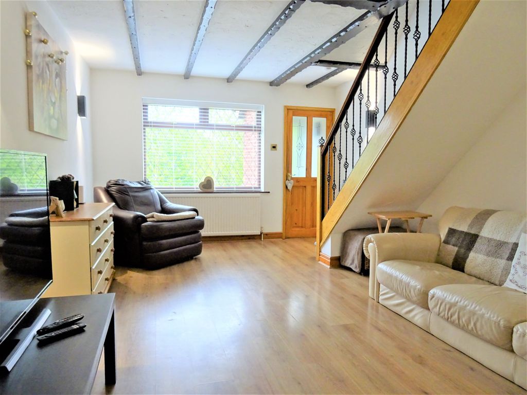 Property photo 3 of 11 Lounge