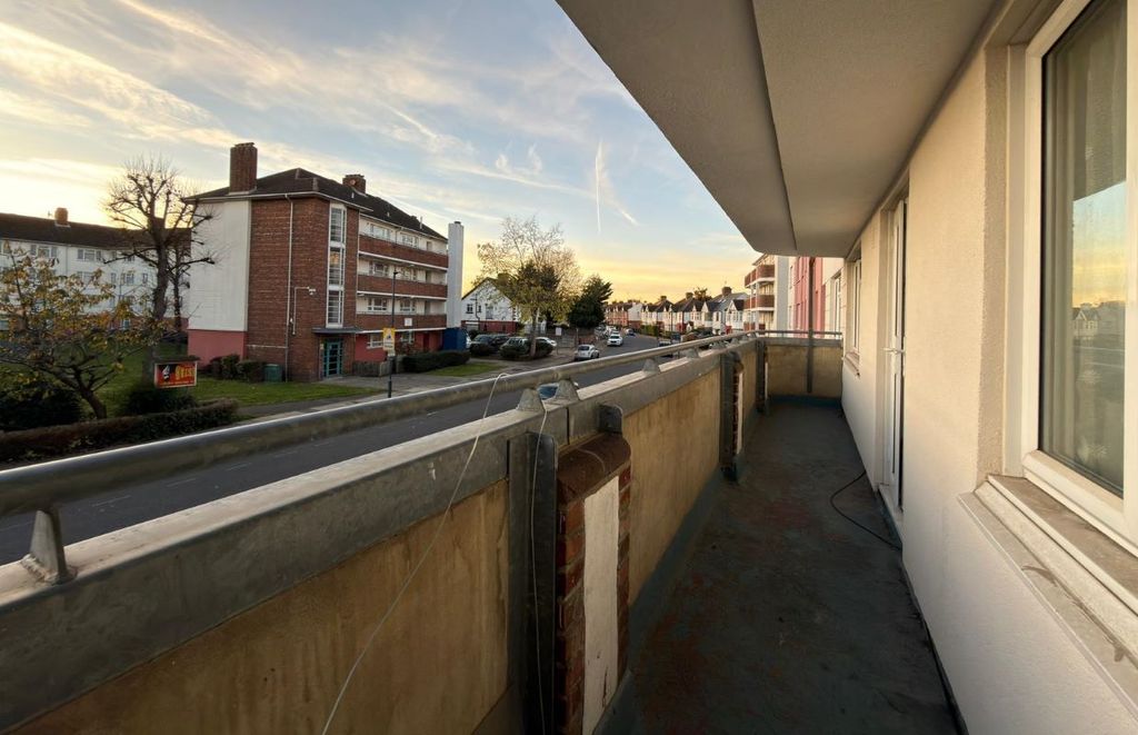 Property photo 3 of 8