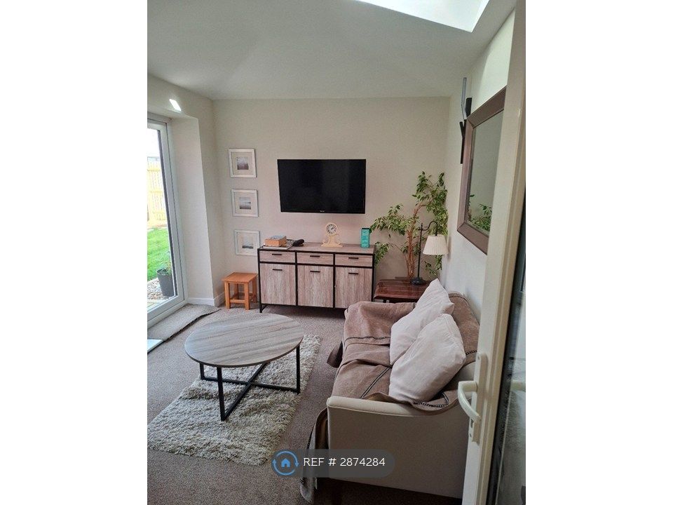 Property photo 2 of 12 Comfy Lounge