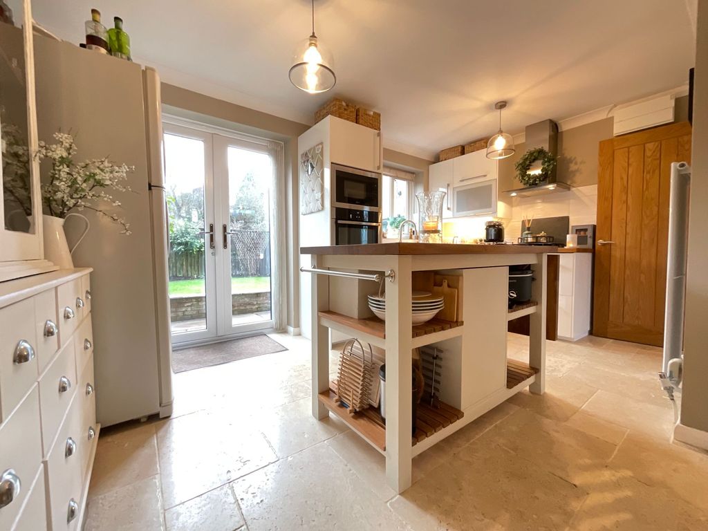 Property photo 3 of 25