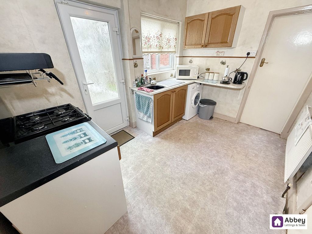 Property photo 3 of 12 Kitchen