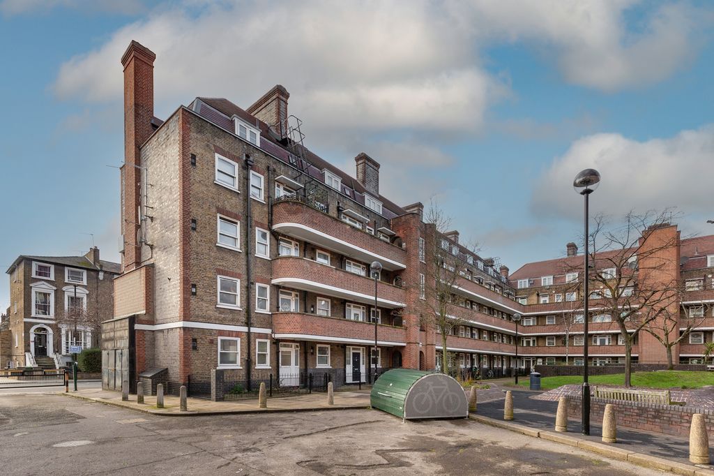 Property photo 2 of 11 Flat 20, Camelot House, London, Nw1 9Ar