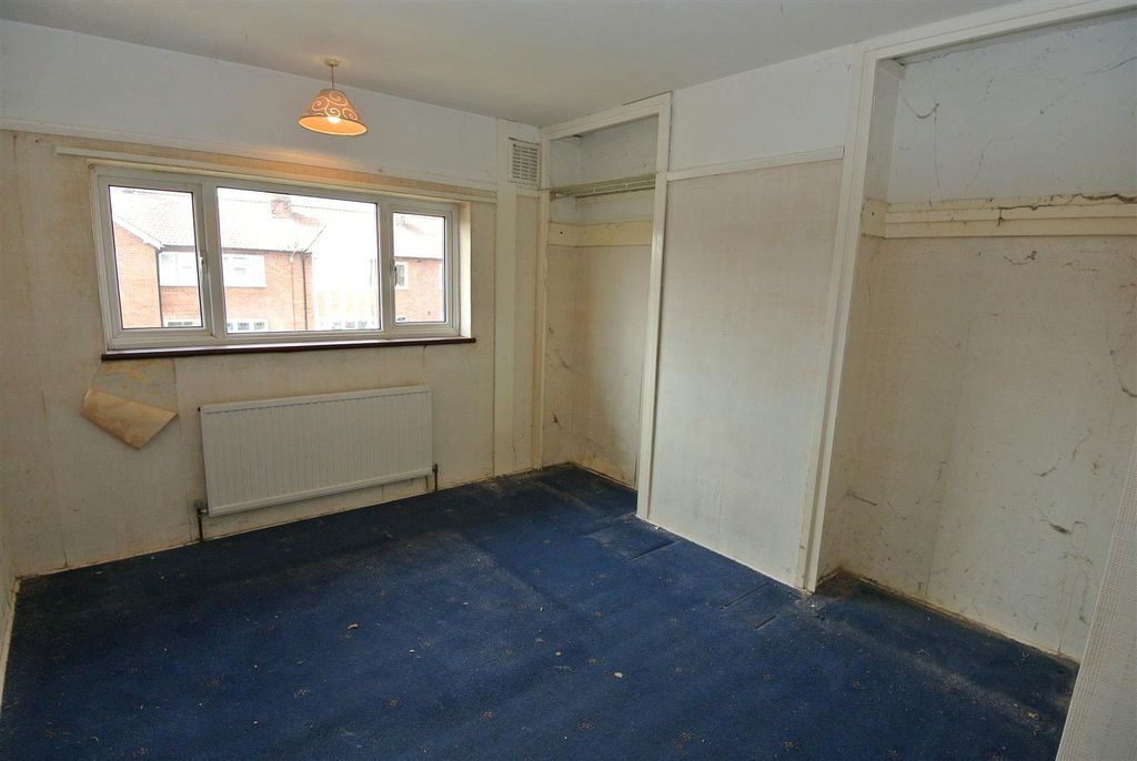 Property photo 3 of 9 Bedroom 1.Jpg