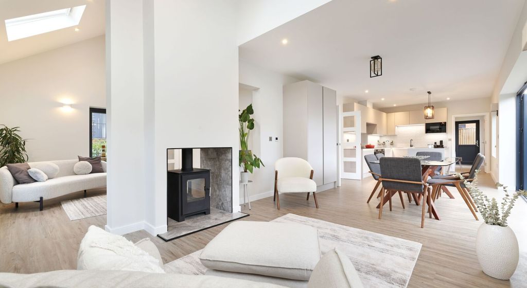 Property photo 2 of 19 Picture No. 35