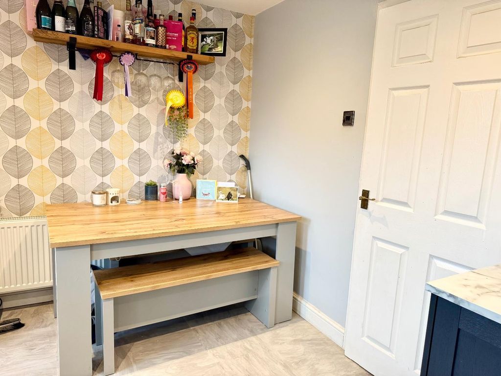 Property photo 3 of 7 Diner/Kitchen