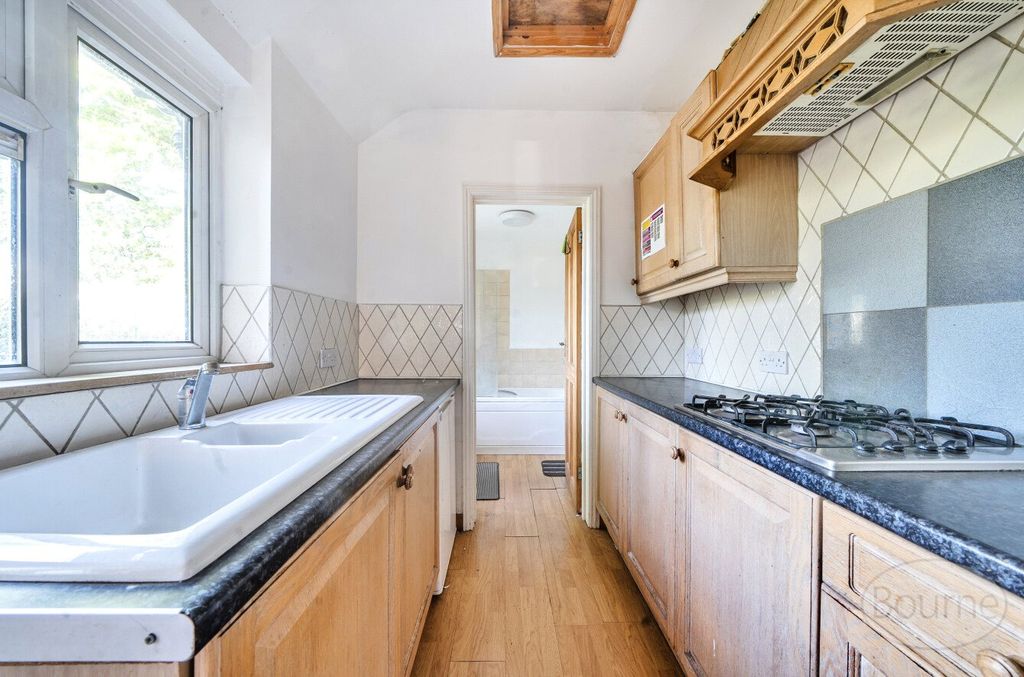 Additional image 14 of 3 bed semi-detached house for salePenns Road, Petersfield, Hampshire GU32
