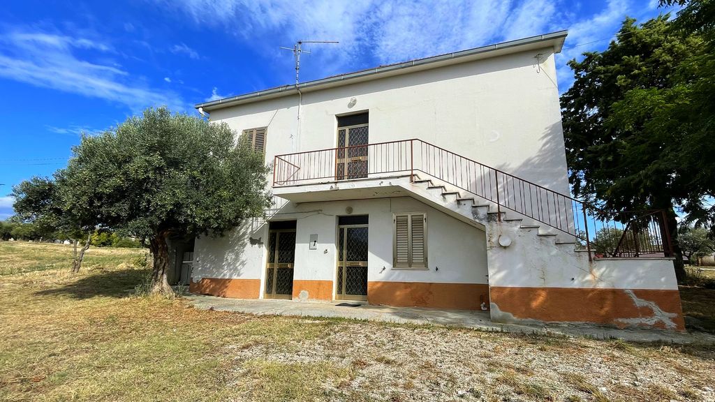 Property photo 2 of 35