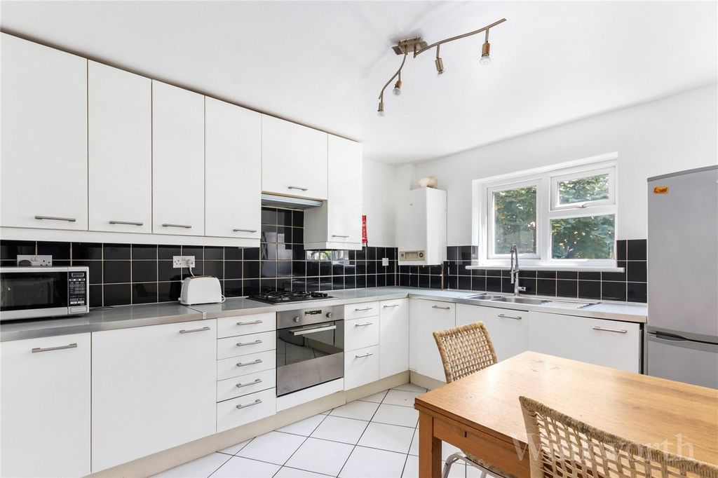 Property photo 2 of 6 Kitchen