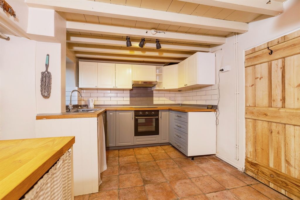 Property photo 3 of 20 Kitchen / Diner