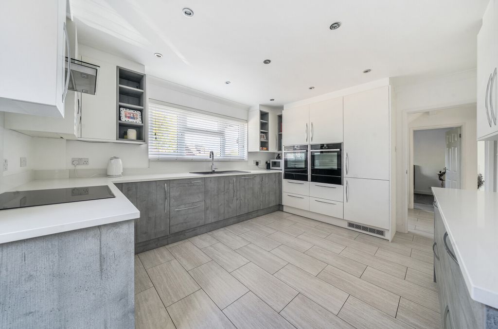 Property photo 3 of 9 1363021-20-68E516...