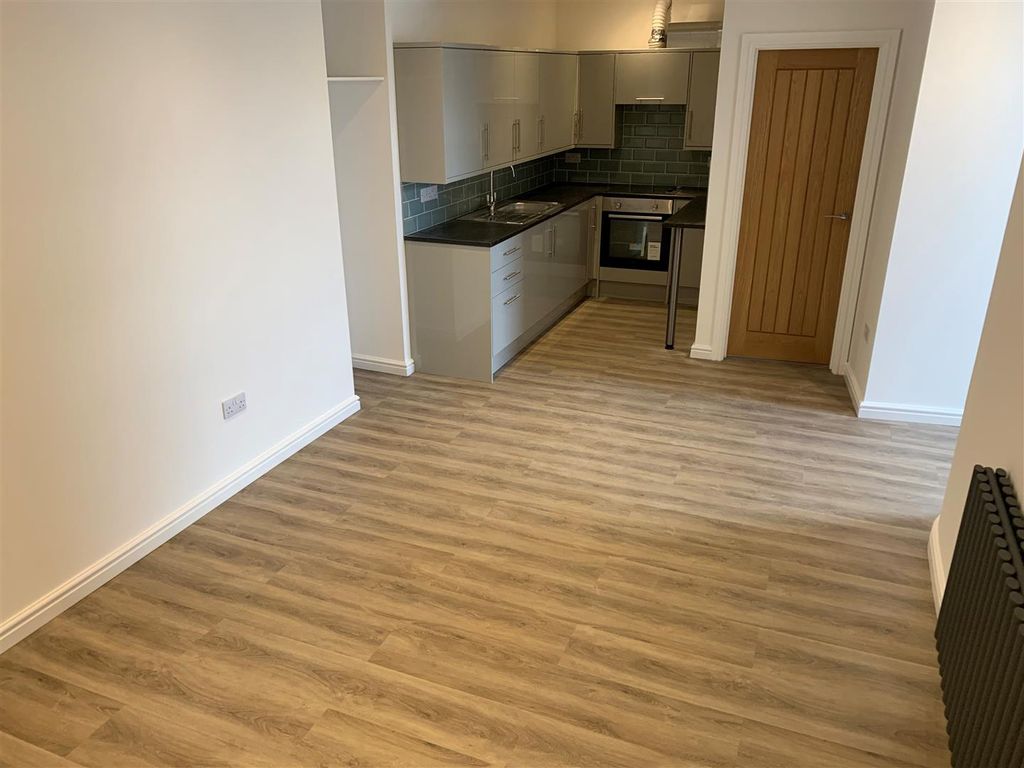 Property photo 3 of 15 Lounge Kitchen