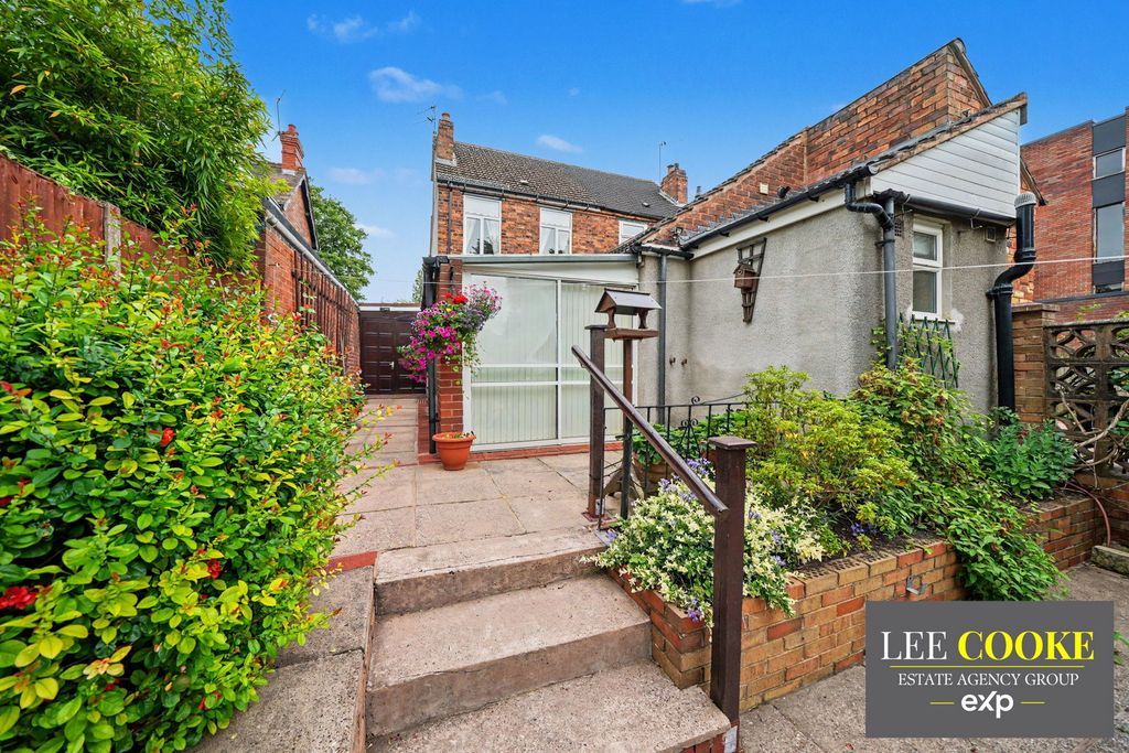 Property photo 2 of 39