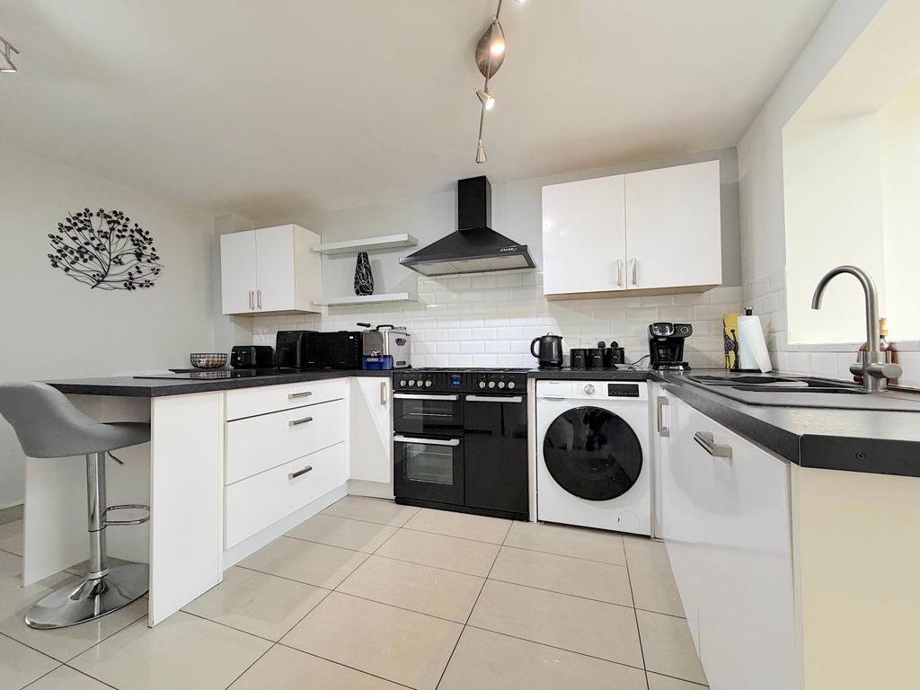 Property photo 2 of 23