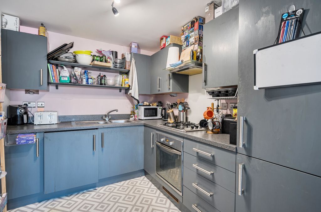 Property photo 3 of 13 1422562-10-69bbc4...