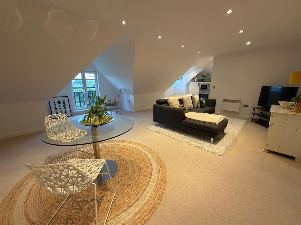 Property photo 3 of 14 91c2E6E3-Ac37-4830-B477-Eea2760c347E.Jpg