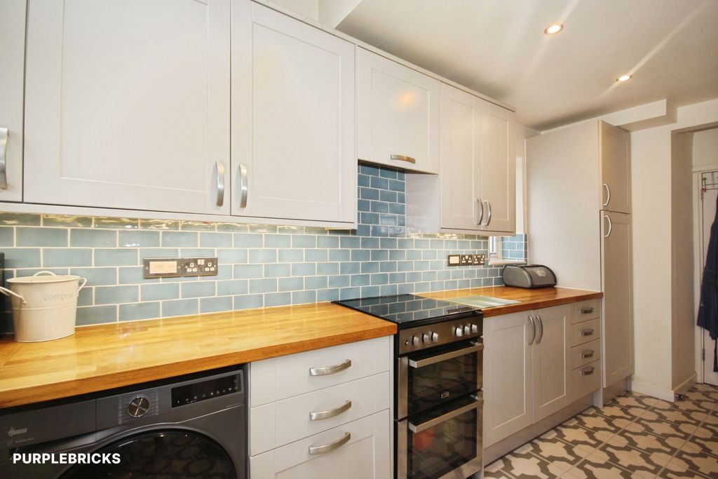 Property photo 3 of 29 Kitchen