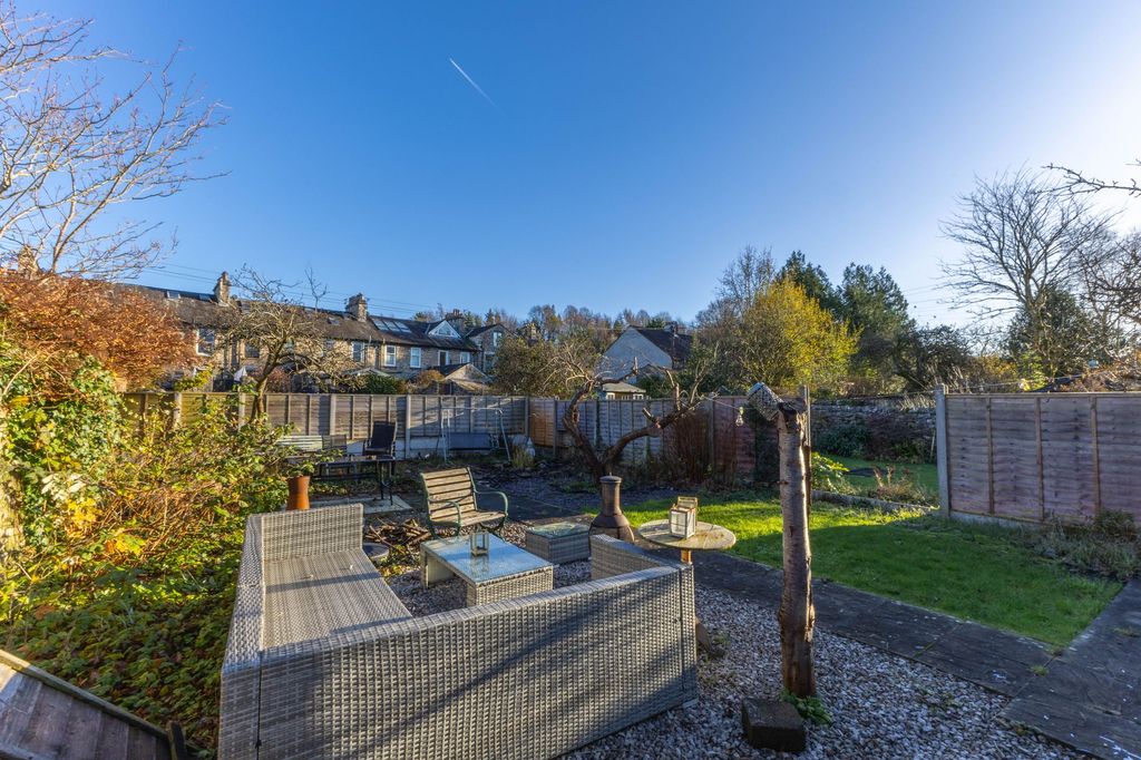 Property photo 2 of 25