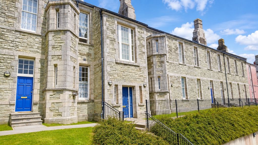 Property photo 1 of 10 F7ba8d56-c49d-478E-99ee-6713E6E32c04