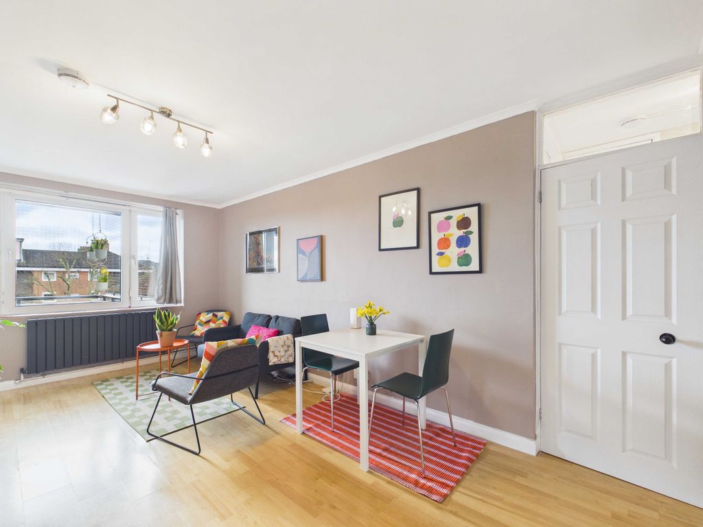 Property photo 2 of 17 Cam03741G0-Pr0147-Still021