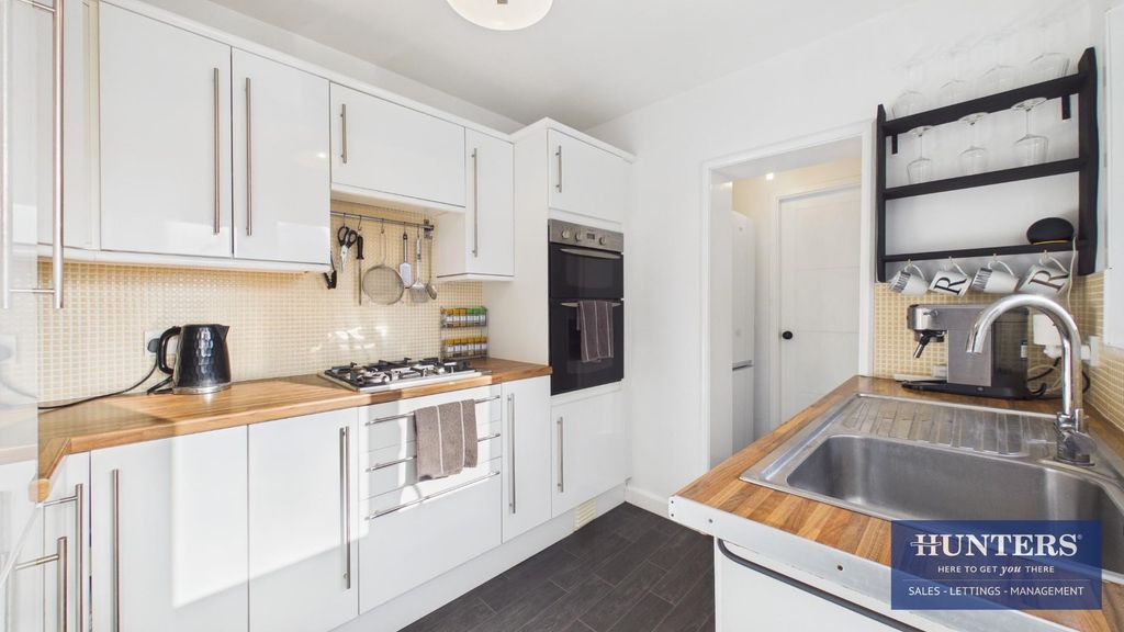 Property photo 3 of 17 Kitchen