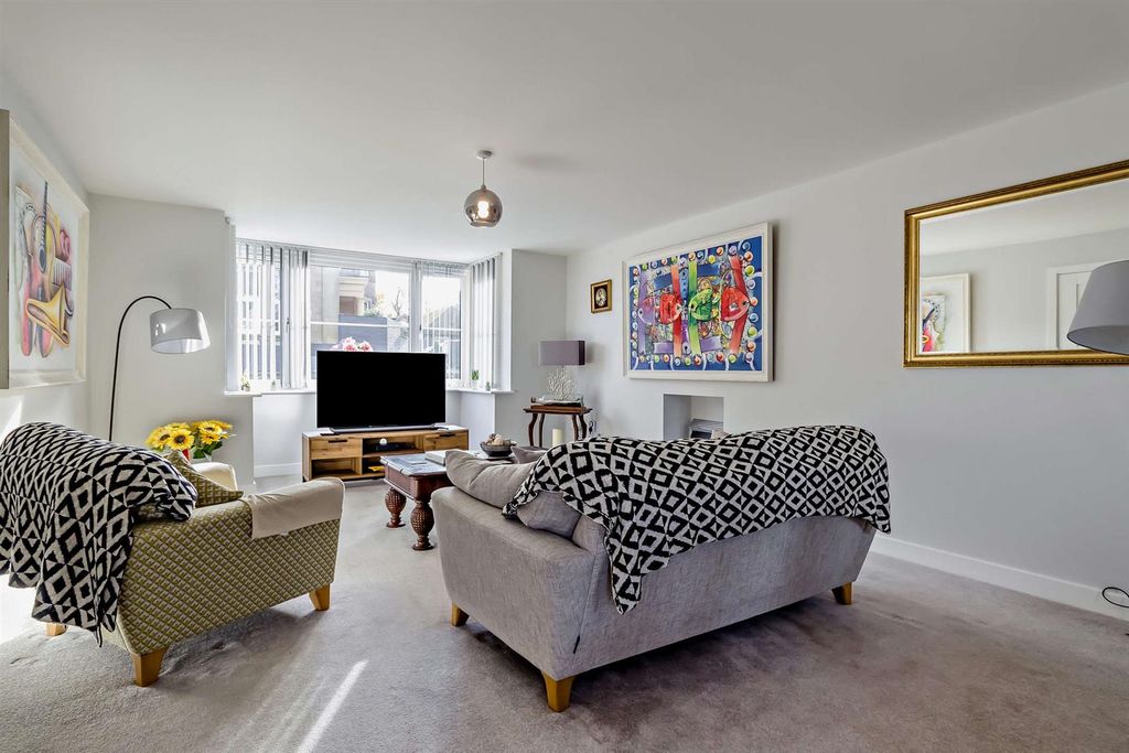 Property photo 3 of 23 Lounge/ Diner