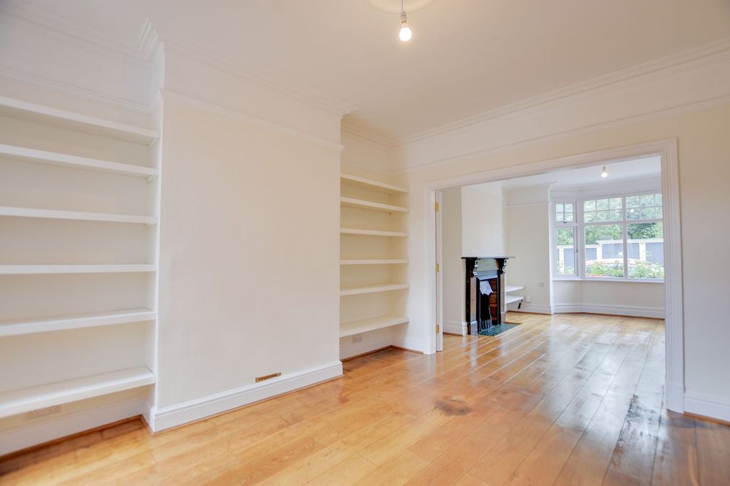 Property photo 2 of 33