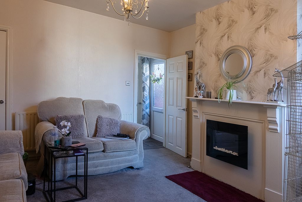 Property photo 2 of 27