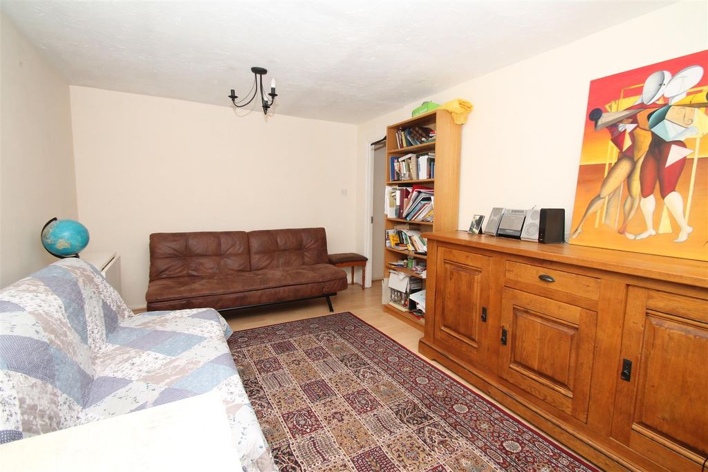 Property photo 3 of 6 Living Room