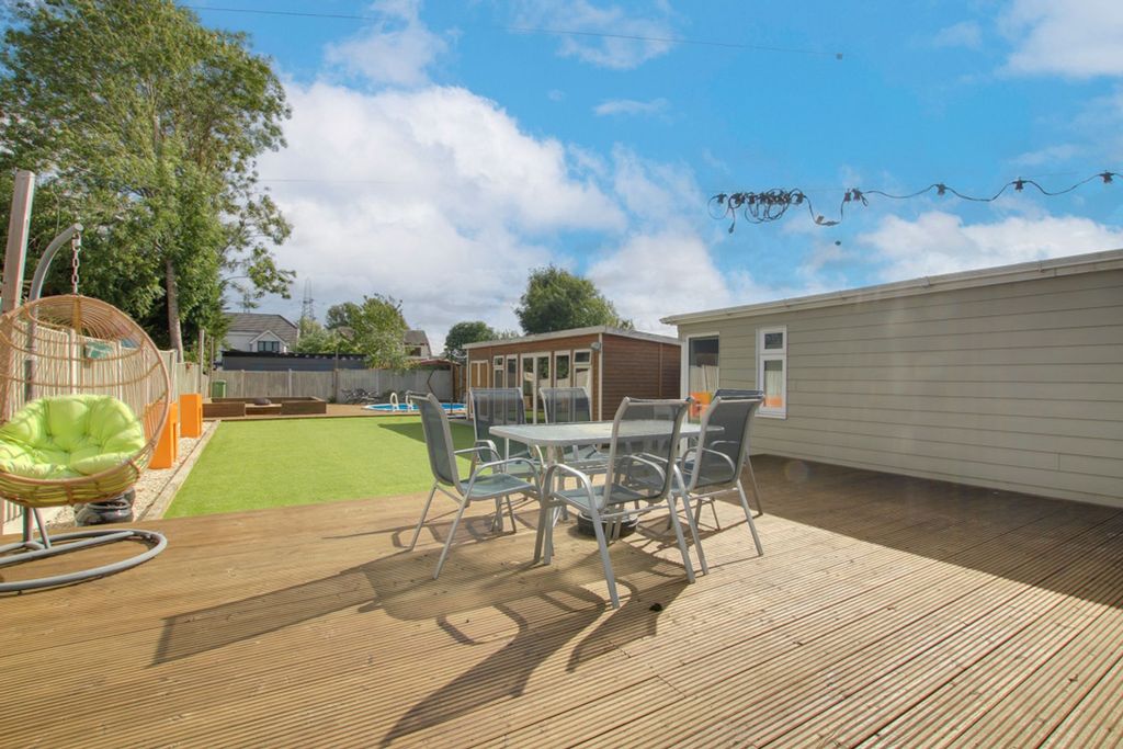 Property photo 2 of 27