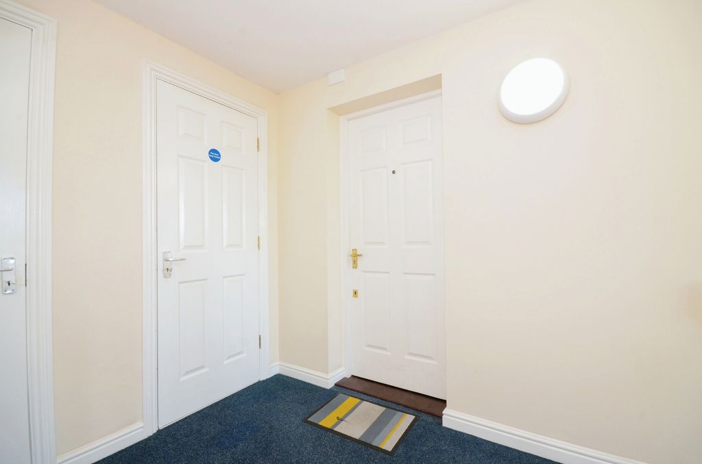 Property photo 2 of 10 Entrance