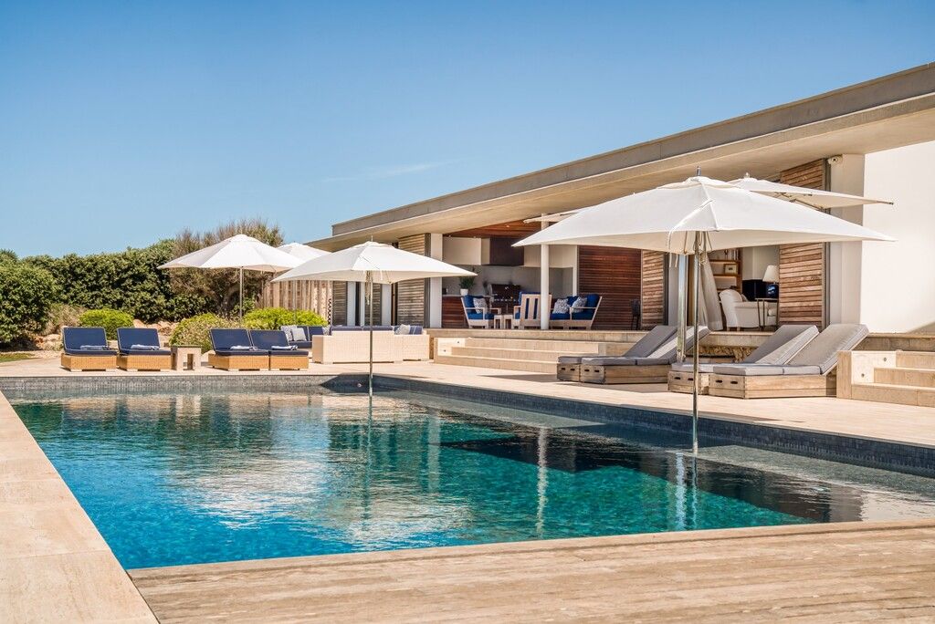 Property photo 1 of 20 Exterior And Pool (2)