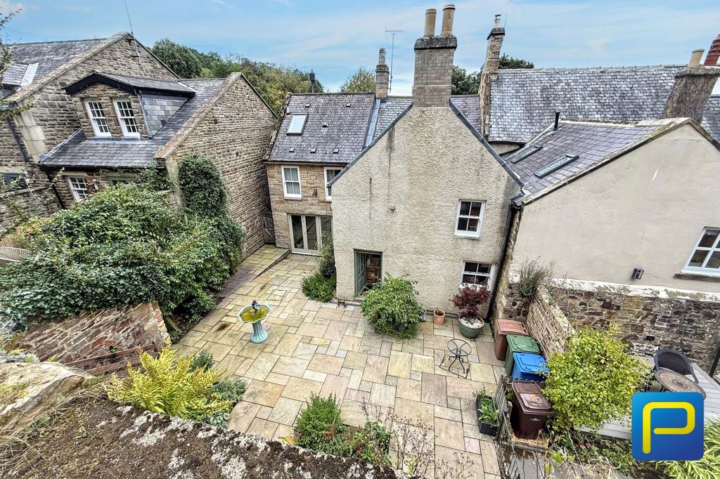 Property photo 2 of 33
