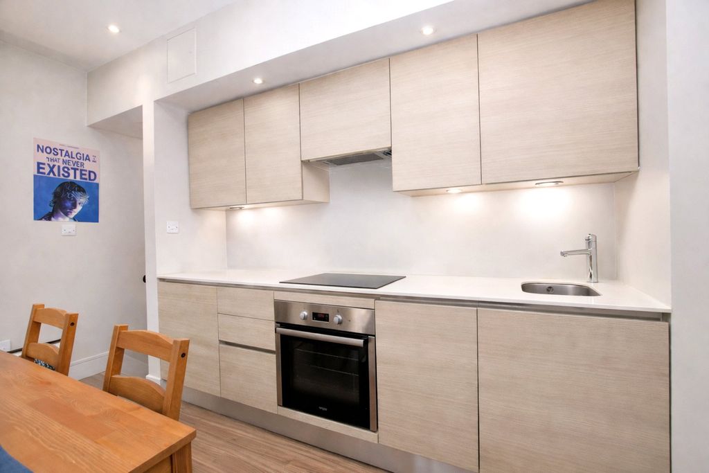 Property photo 3 of 6 Picture No. 15