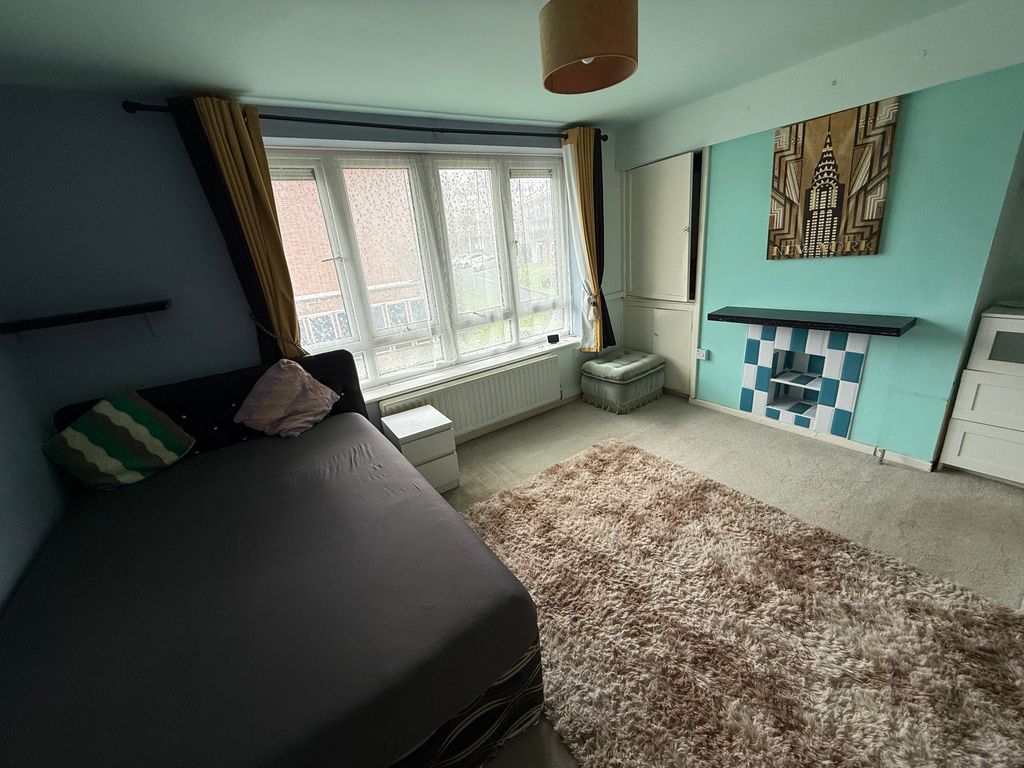 Property photo 1 of 4