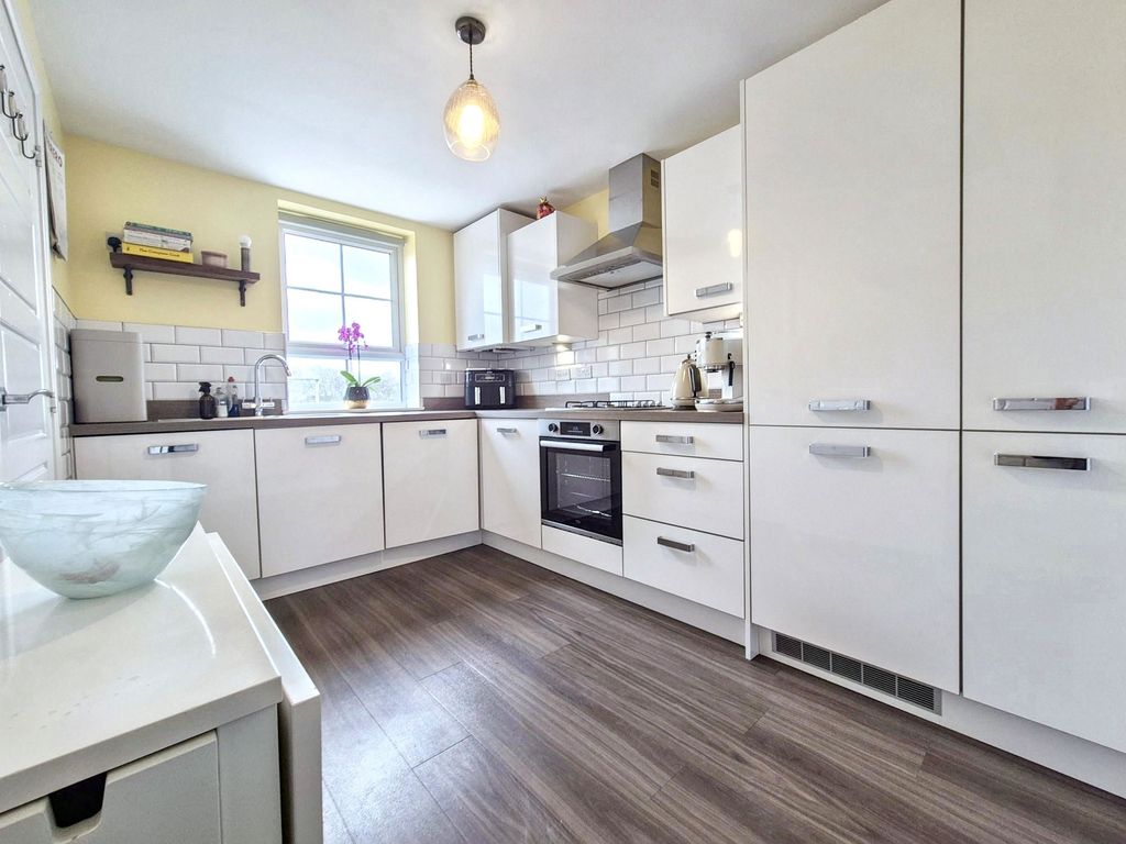 Property photo 2 of 25