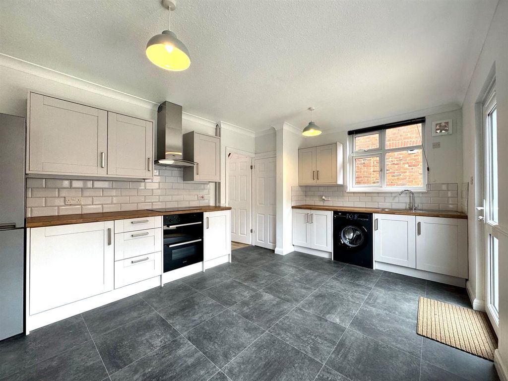Property photo 3 of 11 Kitchen3.Jpg