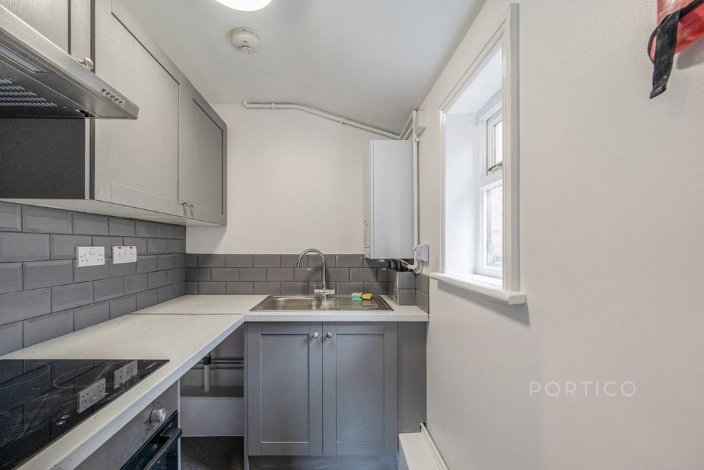 Property photo 2 of 11 Kitchen 1