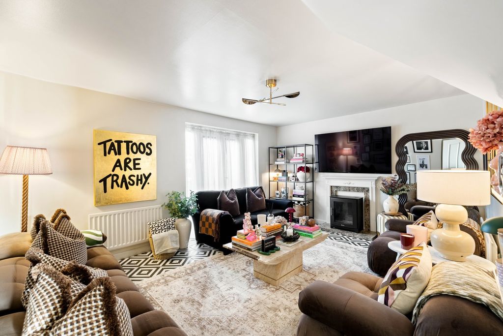 Property photo 2 of 23