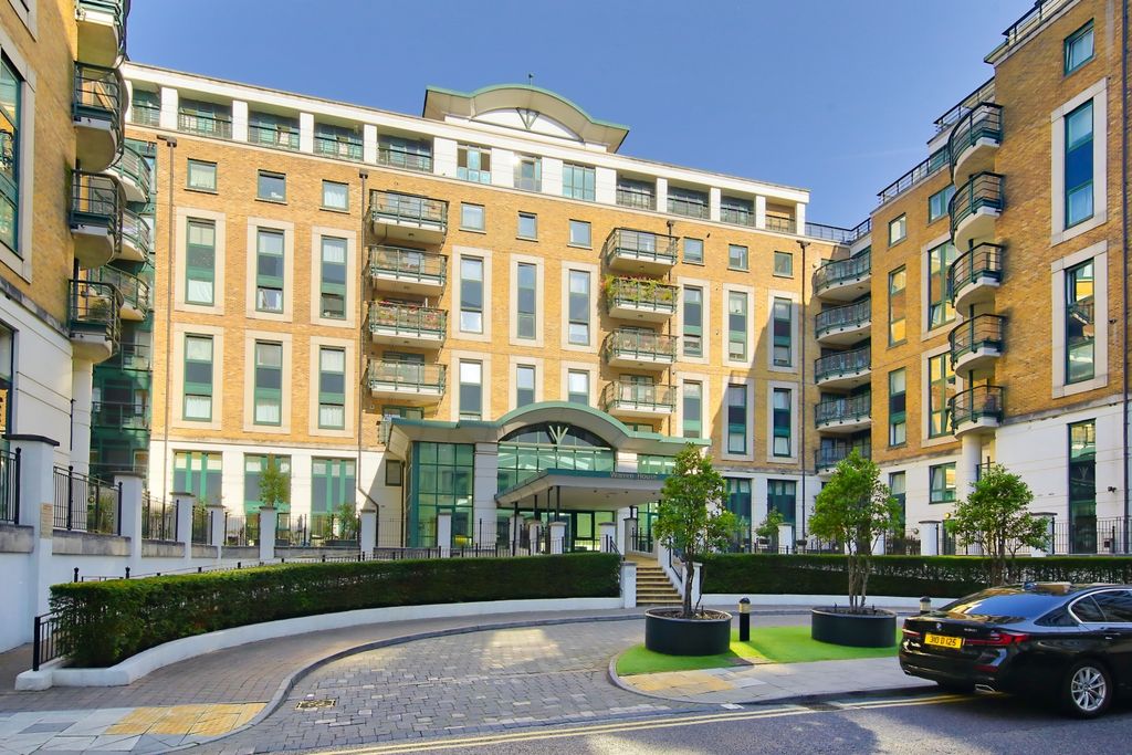 Property photo 2 of 2 83_Warren_House_Beckford_Close_Image7_18694_4