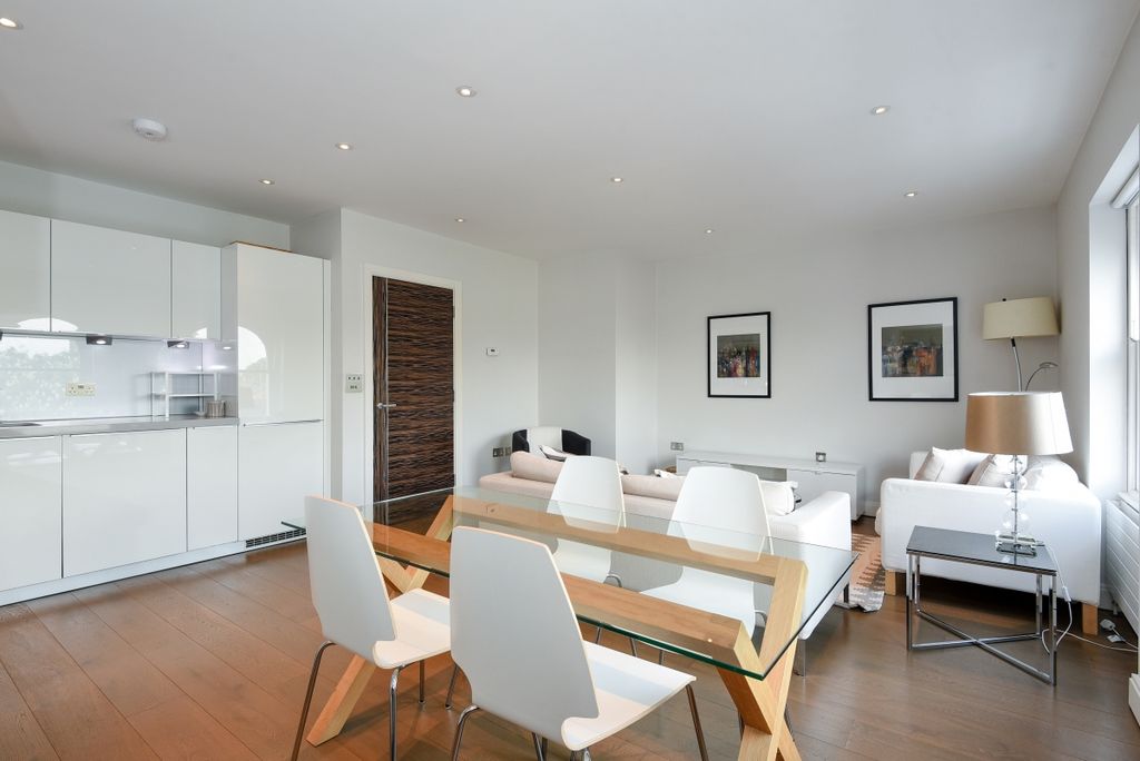 Property photo 3 of 6 Kitchen