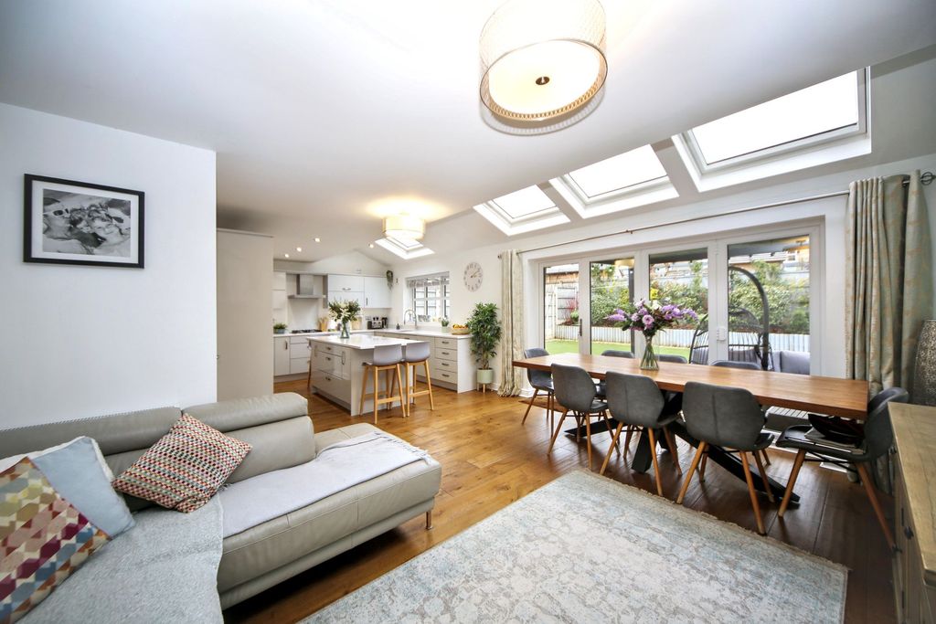 Property photo 2 of 25