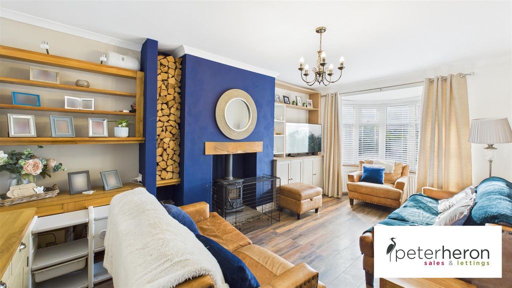 Property photo 2 of 41 Lounge