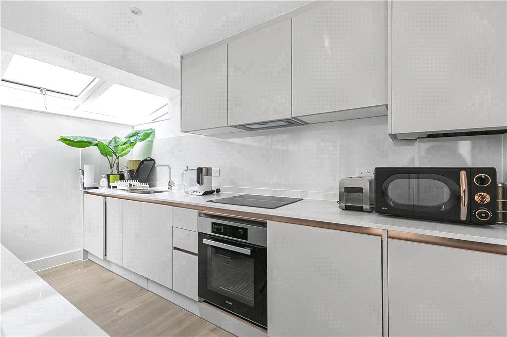 Property photo 3 of 10 Reception/Kitchen