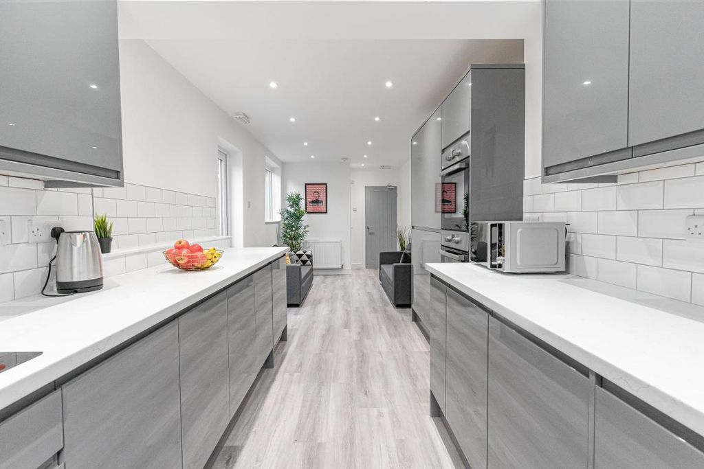 Property photo 1 of 18 Photo 19