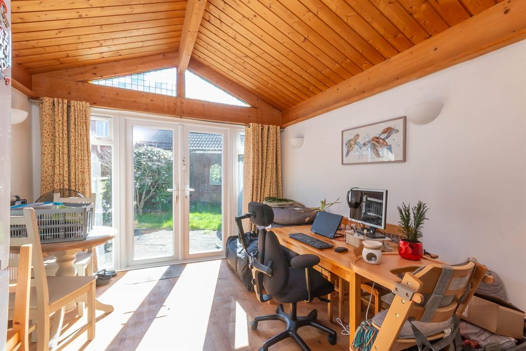 Property photo 2 of 12 Garden Room