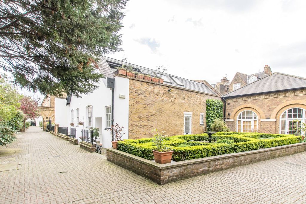 Property photo 2 of 20