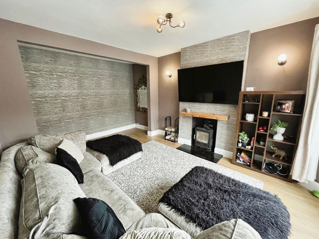 Property photo 2 of 16 Lounge