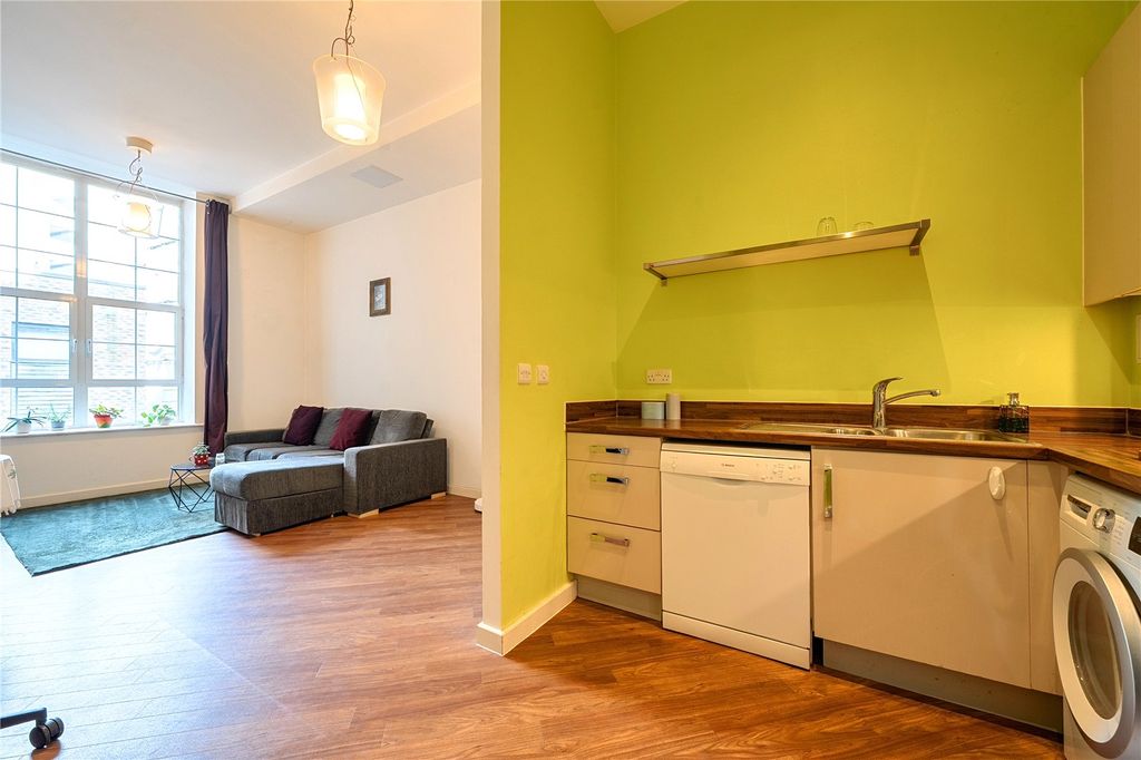 Property photo 3 of 7 Picture No. 14
