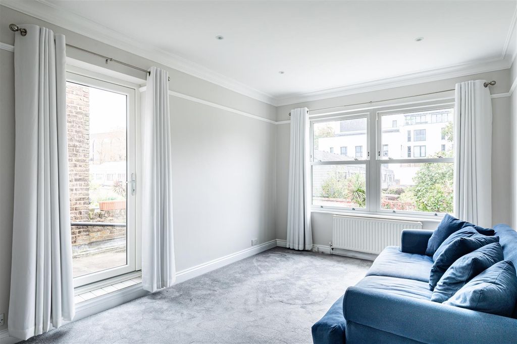 Property photo 2 of 8 Arlington Gardens-11.Jpg